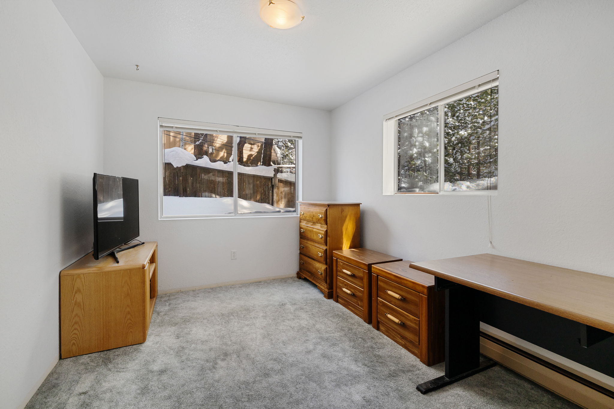 Virtual Decluttering & Staging - before of a threadbare office room