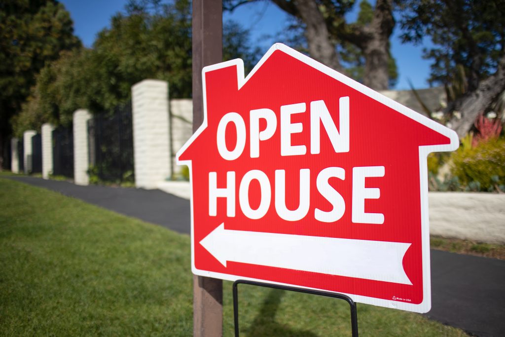 hosting an open house - image of an open house sign in the front yard