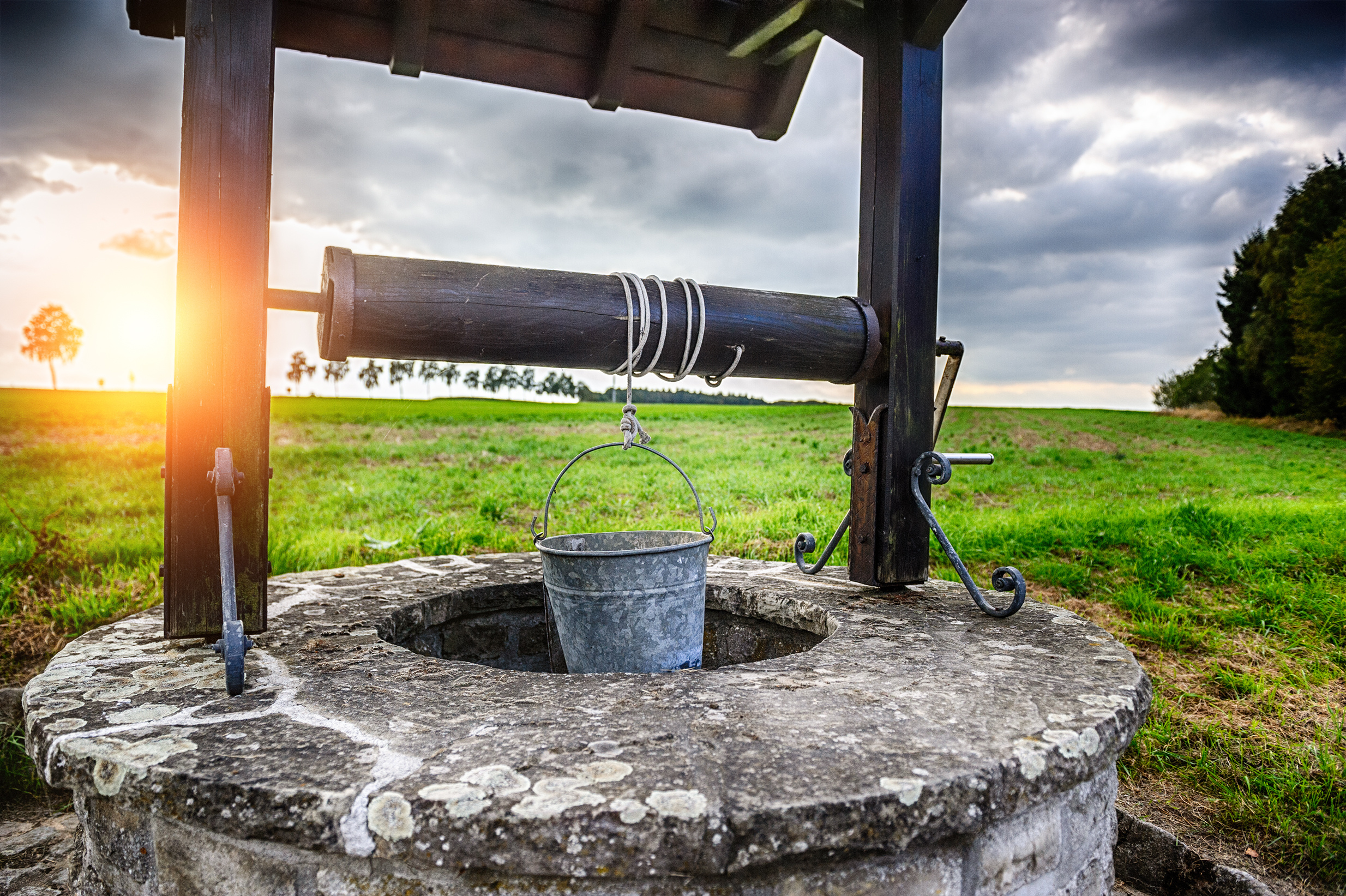 photo of a water well on a piece of land to illustrate water and mineral rights