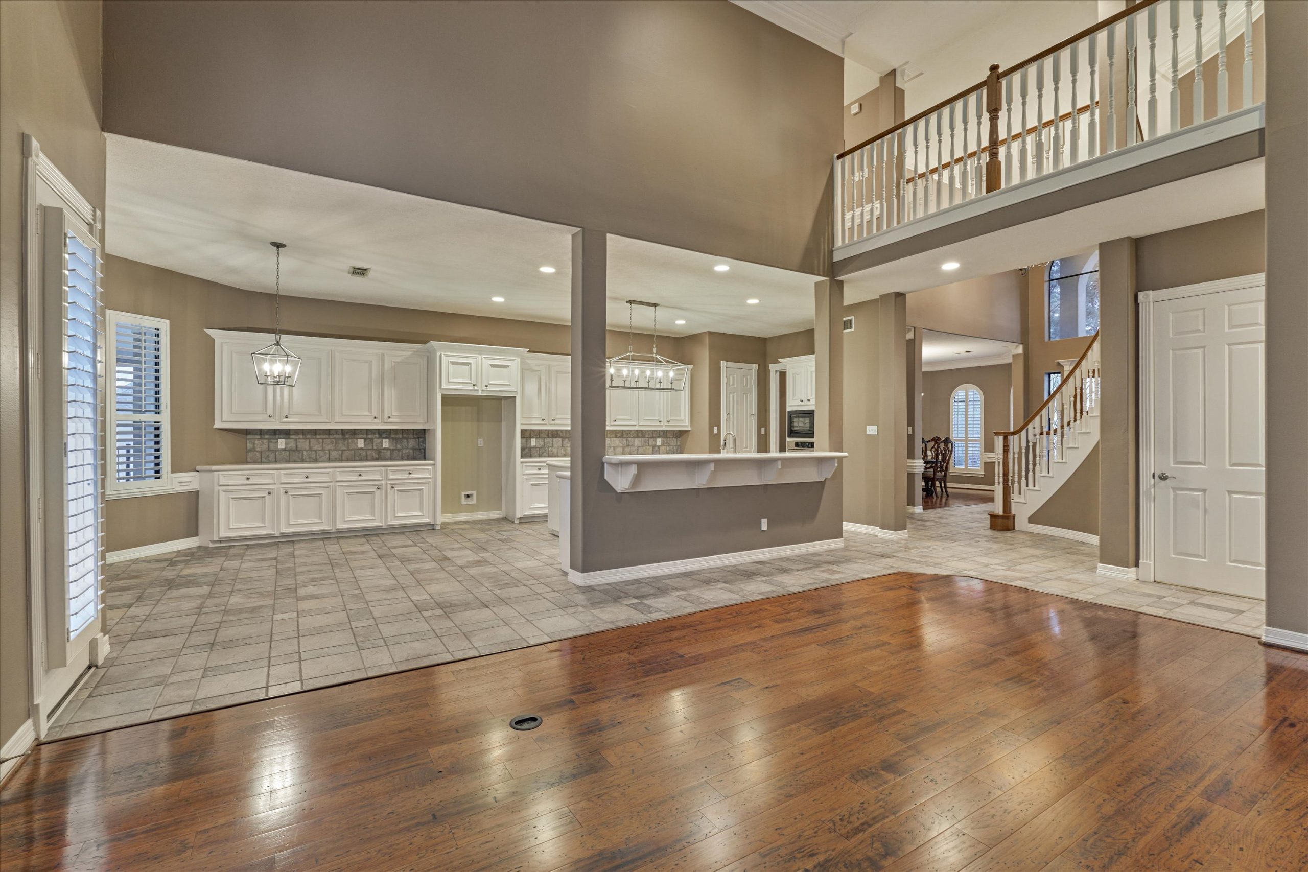 Virtual Staging, Before - image of a vacant living room