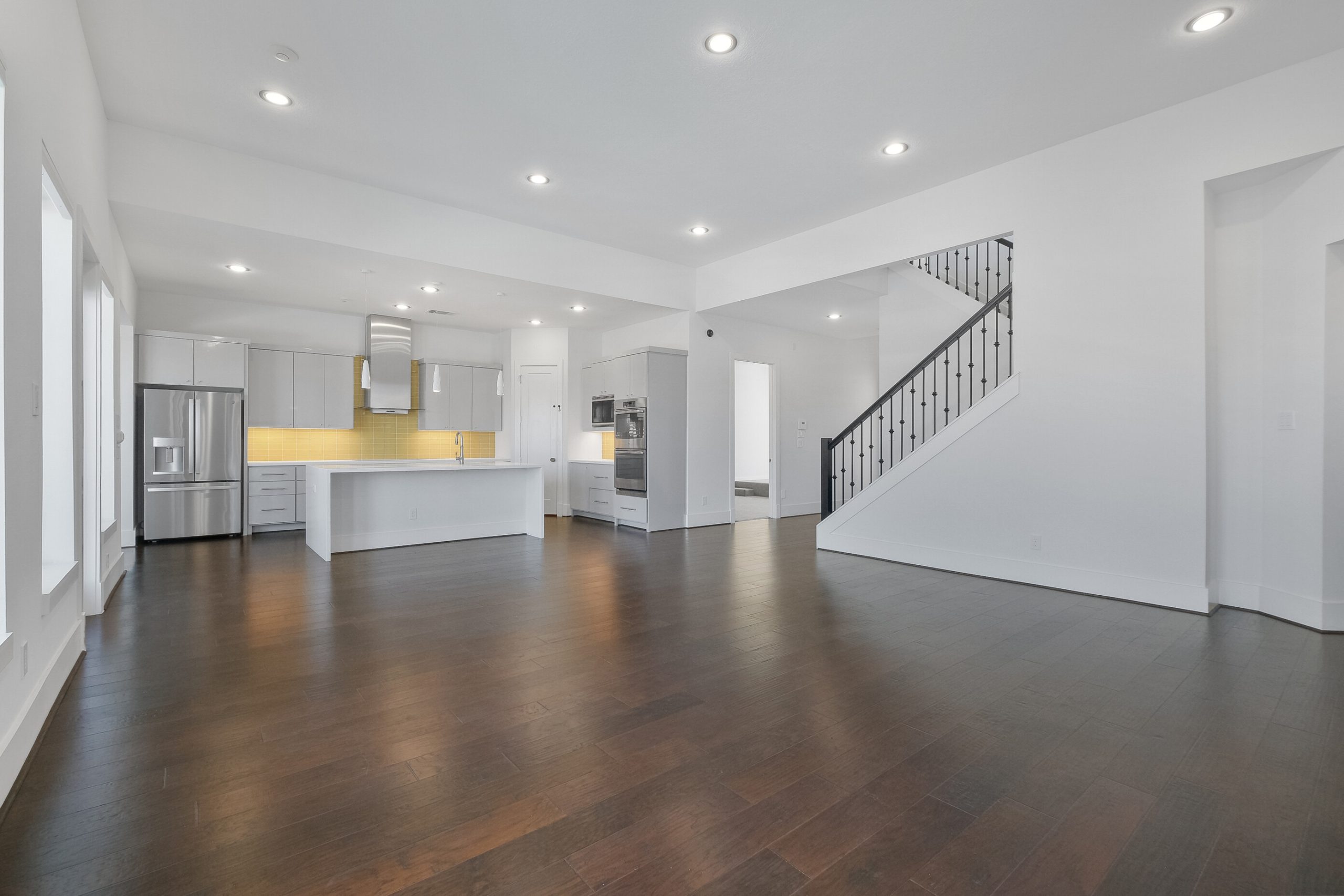 Virtual Staging, Before - image of a vacant living room