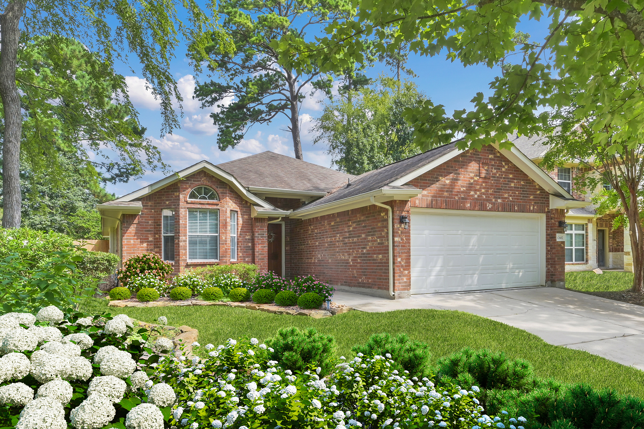 residential home front lawn_after virtual transformation