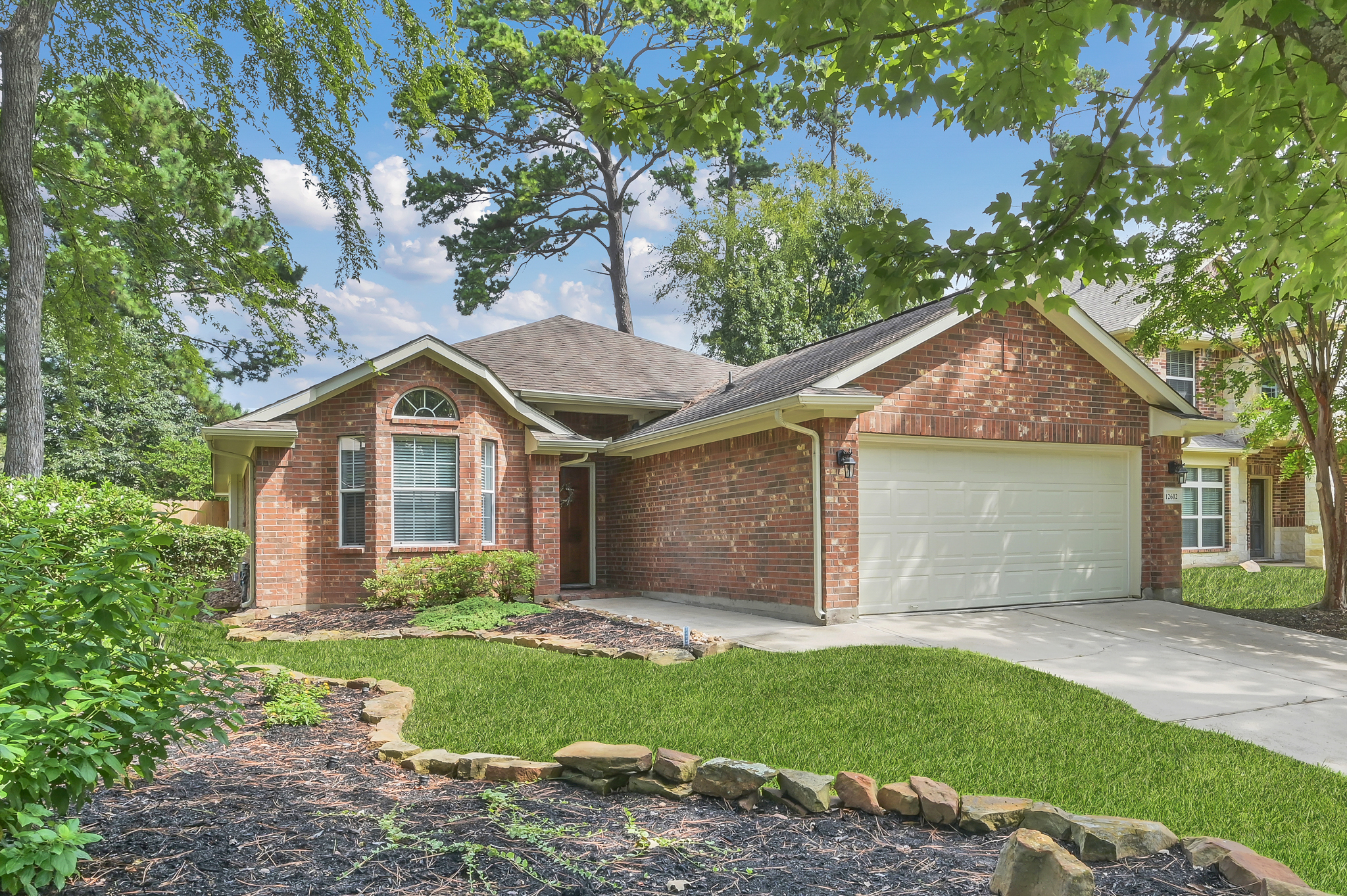 residential home front lawn_before virtual transformation