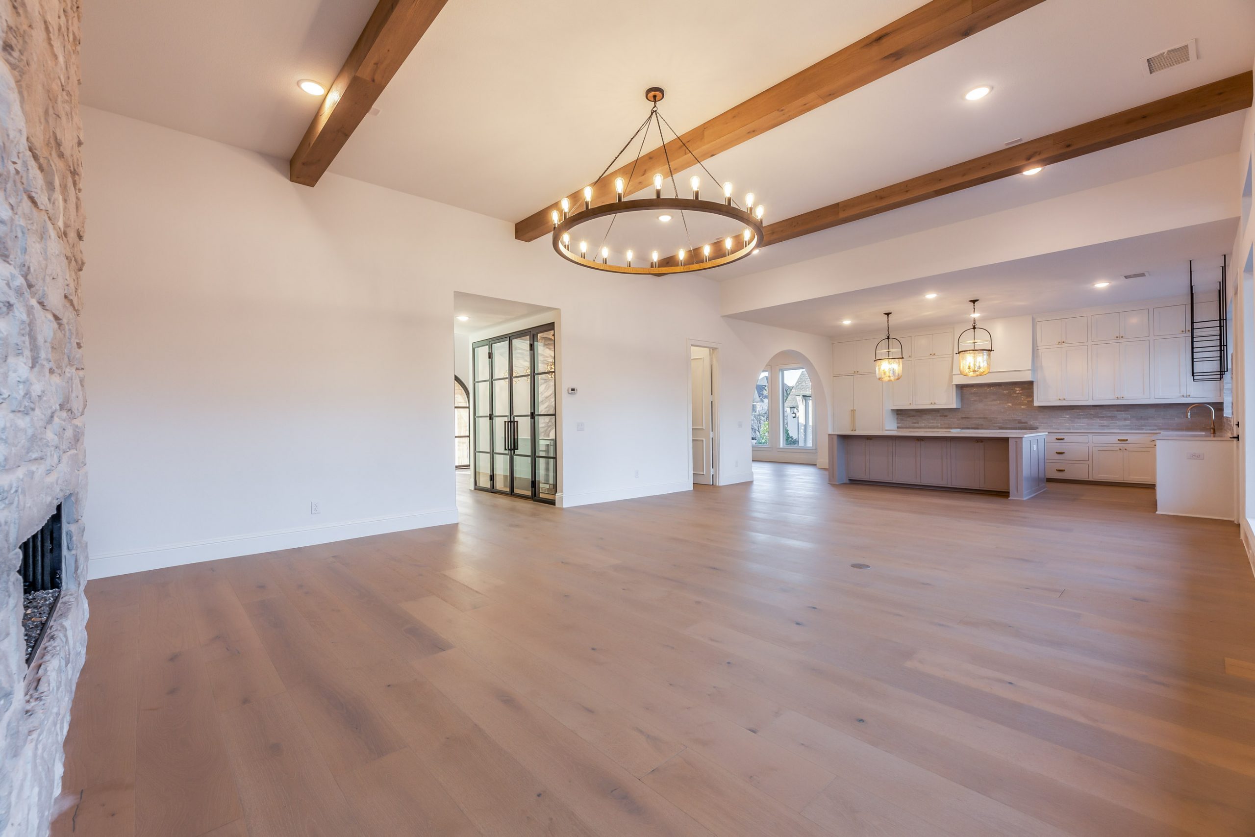 Vacant living room before virtual staging services