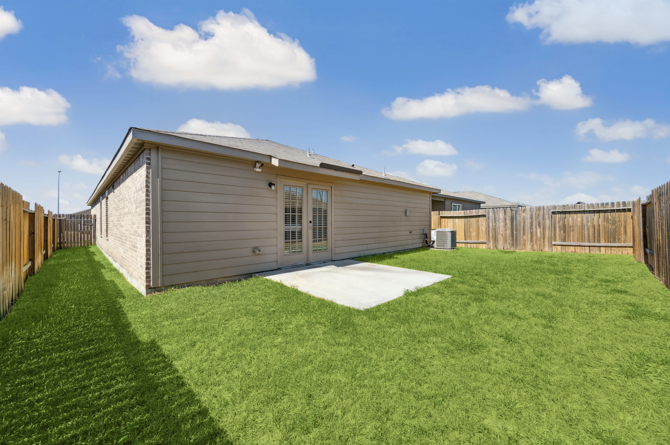 SqFt Image_virtual staging before_Central Lakes