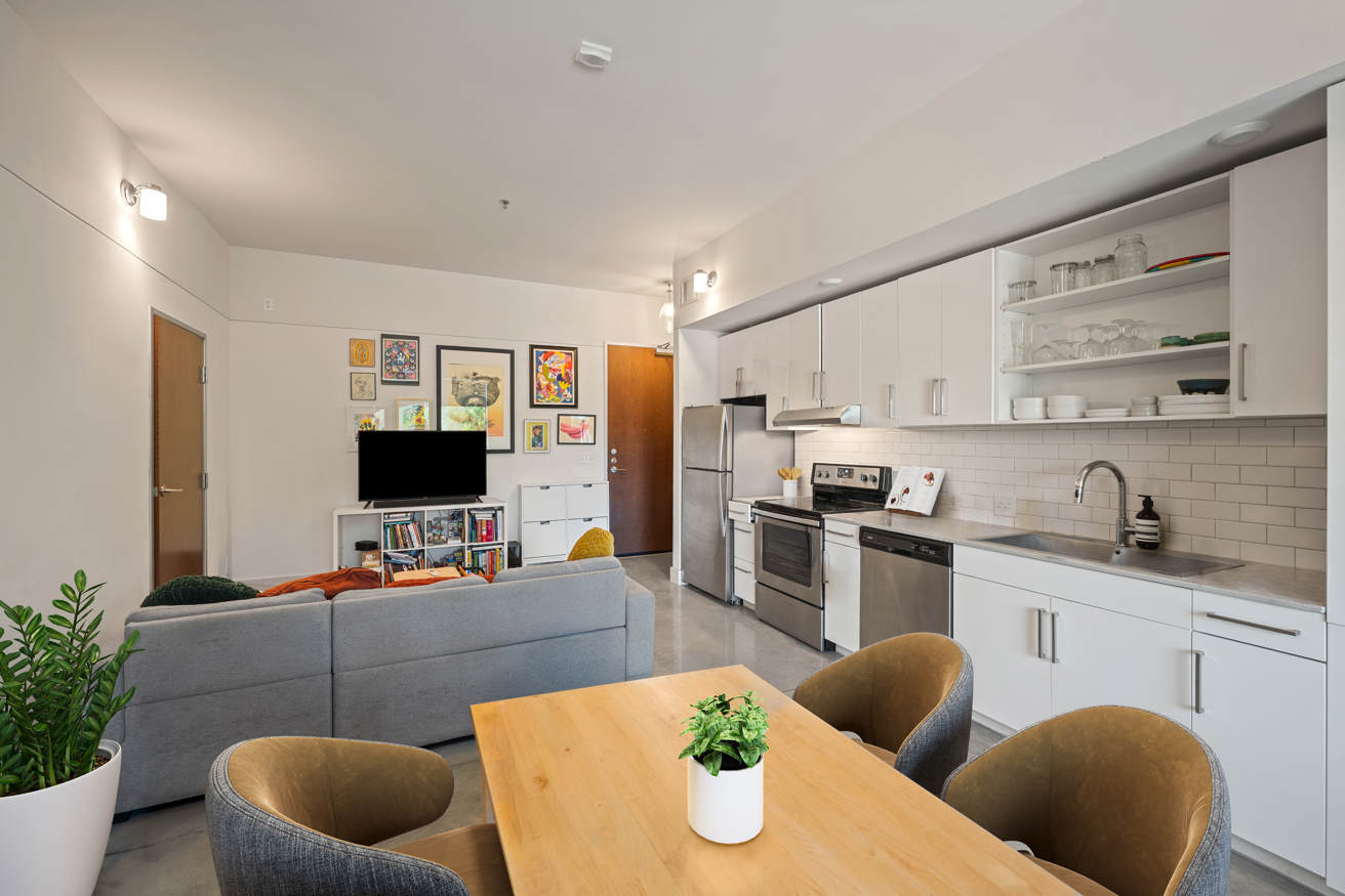 virtual decluttering_after virtual staging